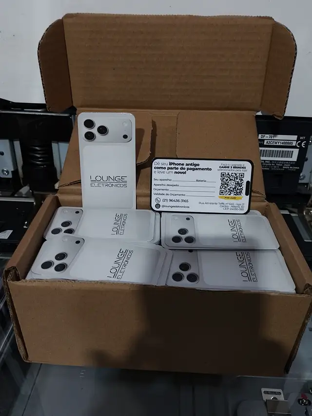 Peças personalizadas da Lounge Eletrônicos organizadas em uma caixa