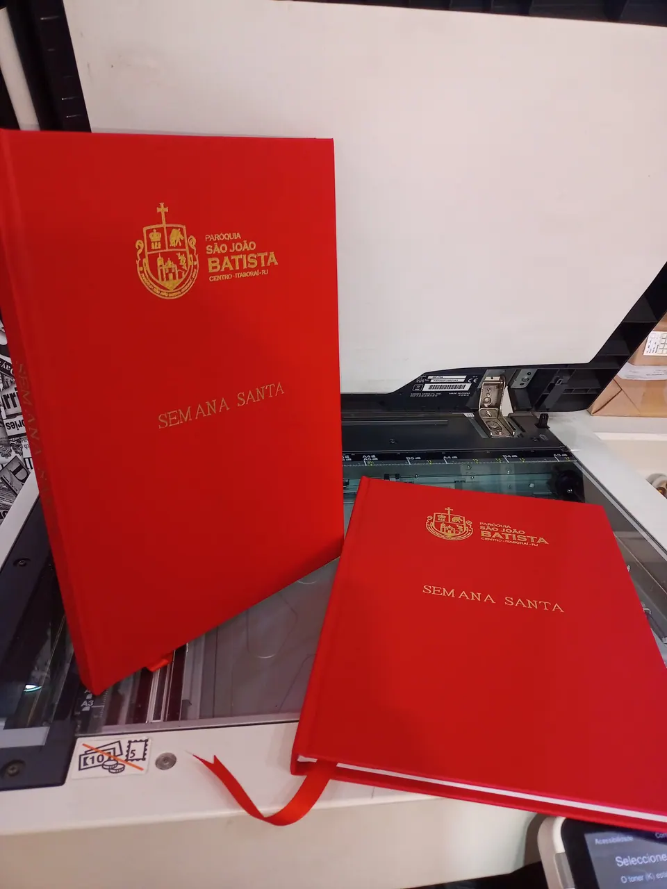 Capa dura personalizada e encadernação acadêmica