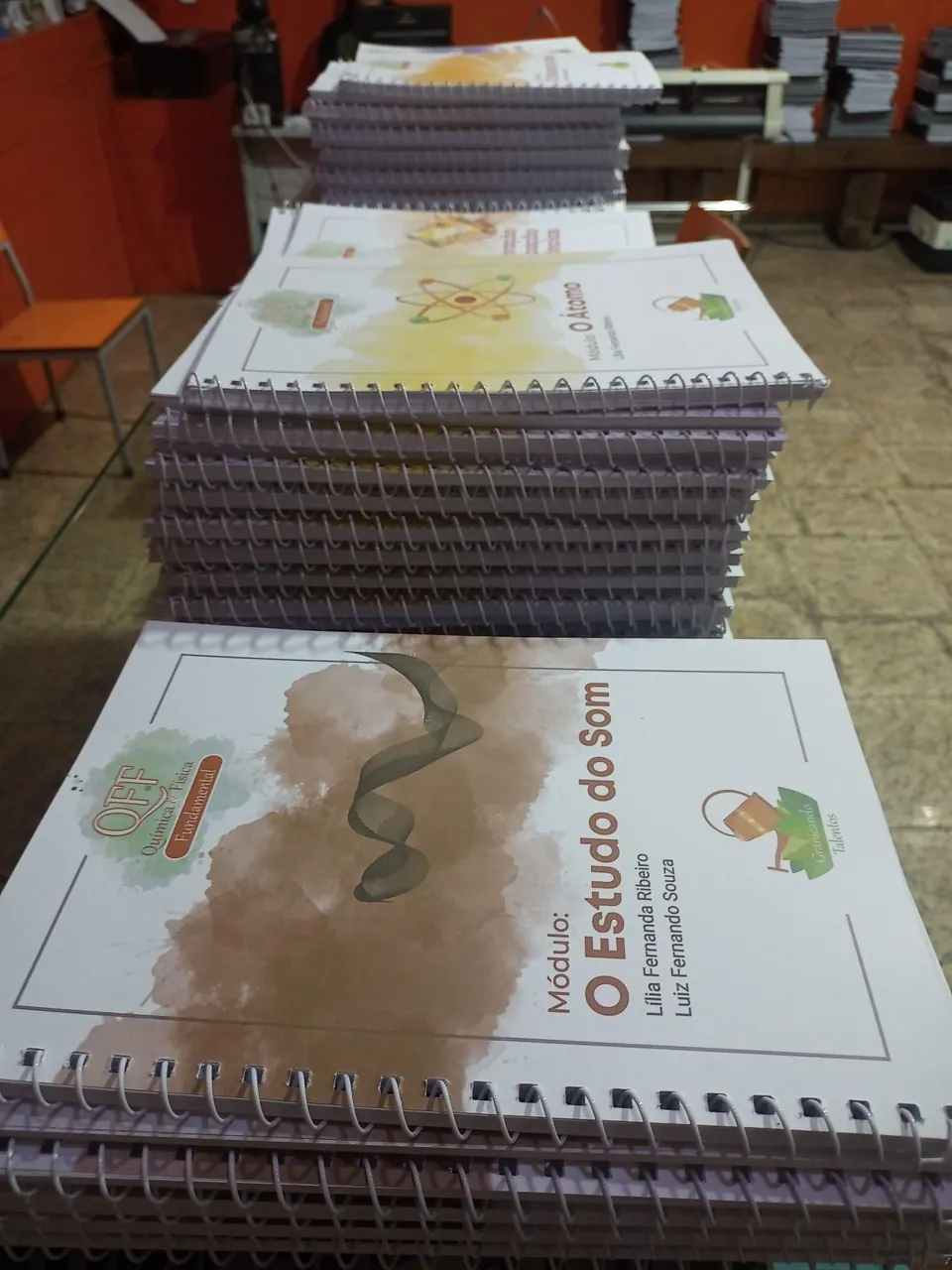 Módulos de estudo impressos com encadernação espiral em gráfica de Niterói