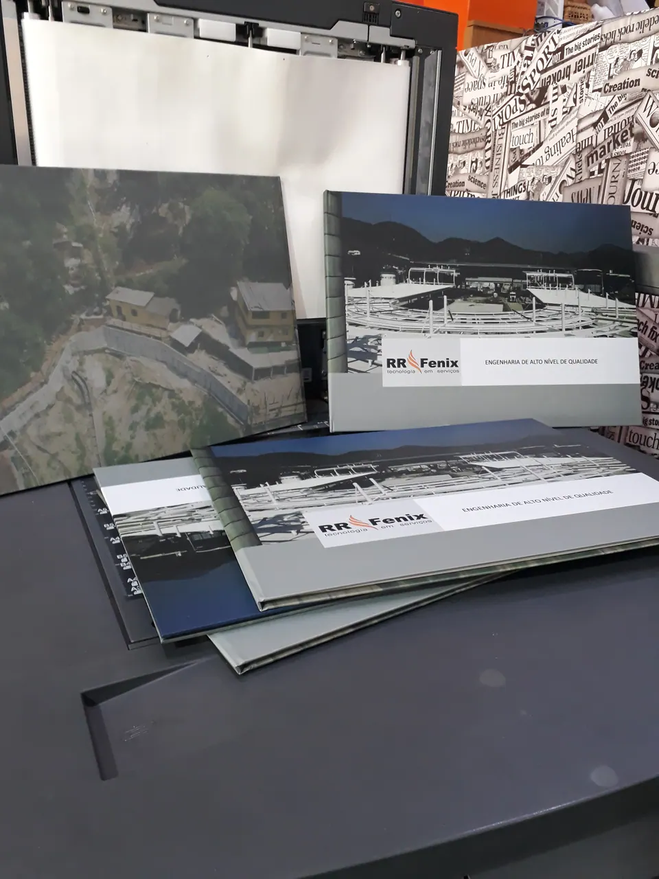 Pastas corporativas produzidas pela Gráfica Live Printer em Niterói