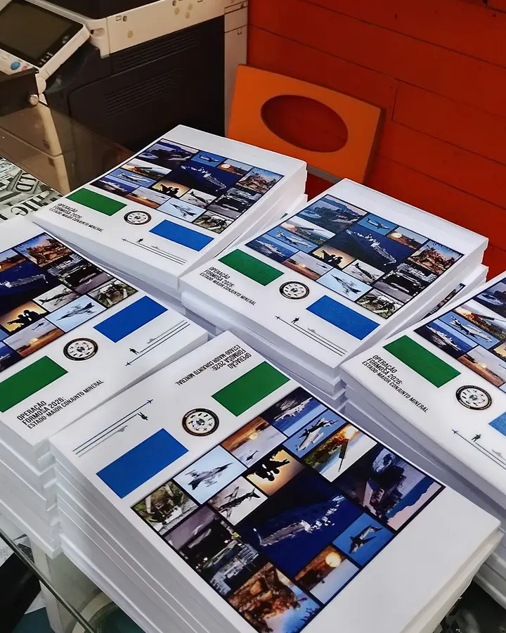 Revistas e relatórios impressos e encadernados
